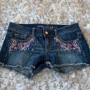 Floral embroidered Size 0 jeans